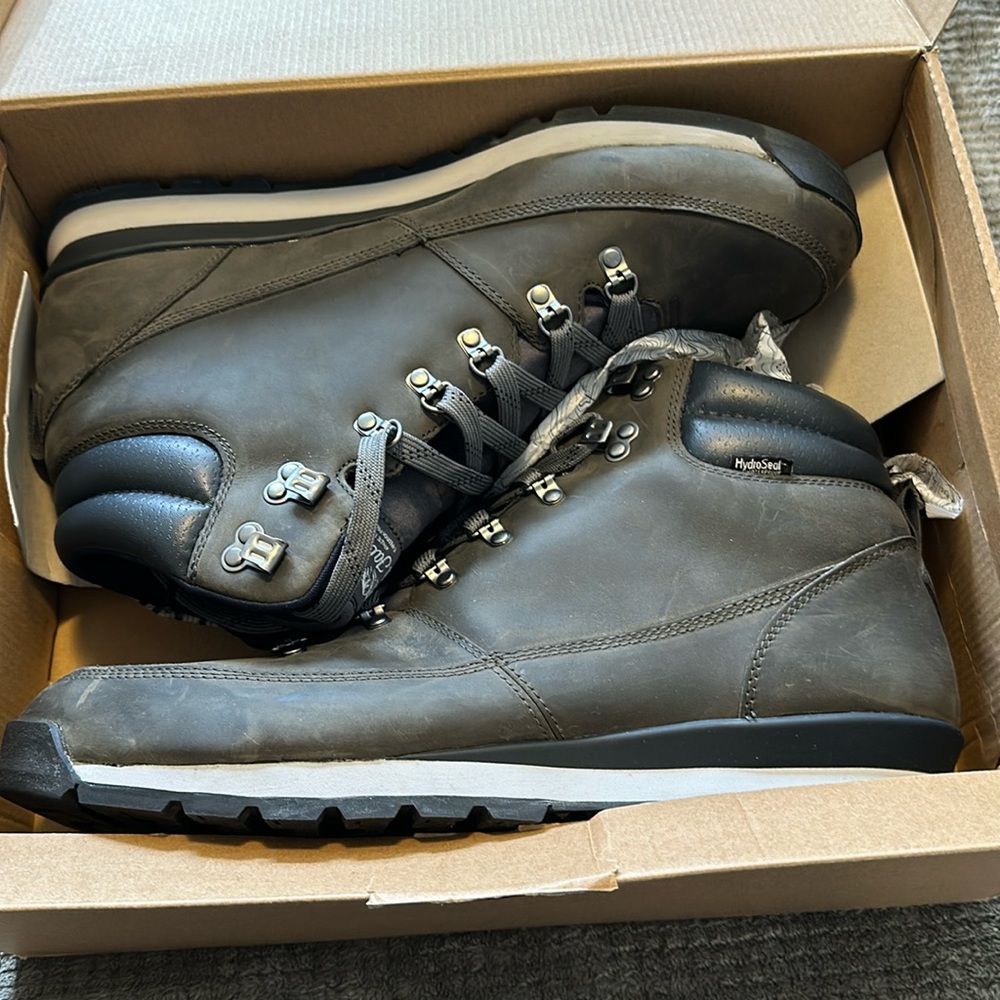 North face boots new in box